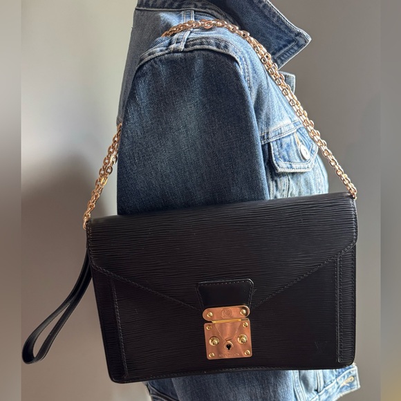 SOLD Vintage Louis Vuitton Clutch | Good Vintage Condition - Picture 4 of 16